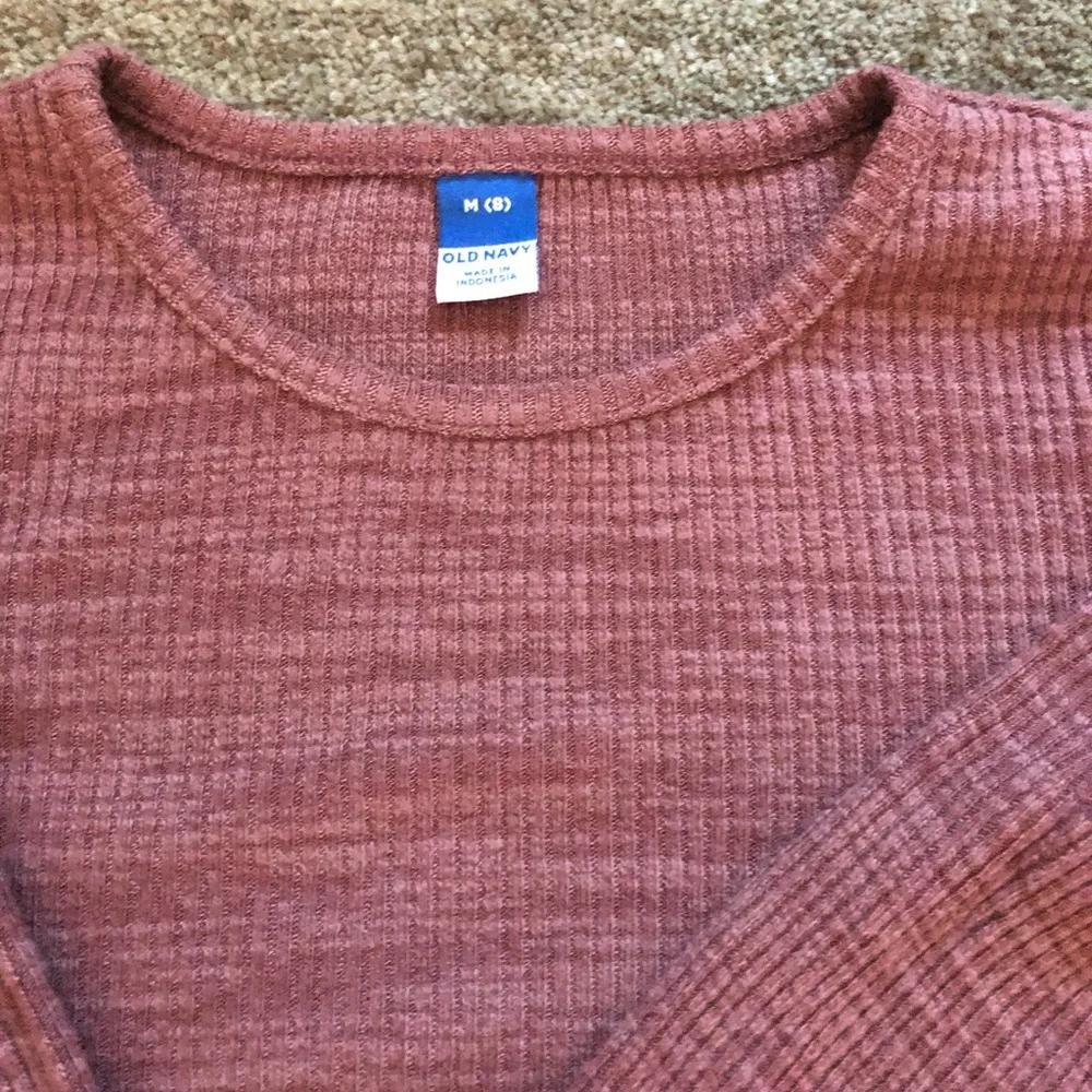Girl’s size 8 long sleeve crew neck long sleeves lettuce hem